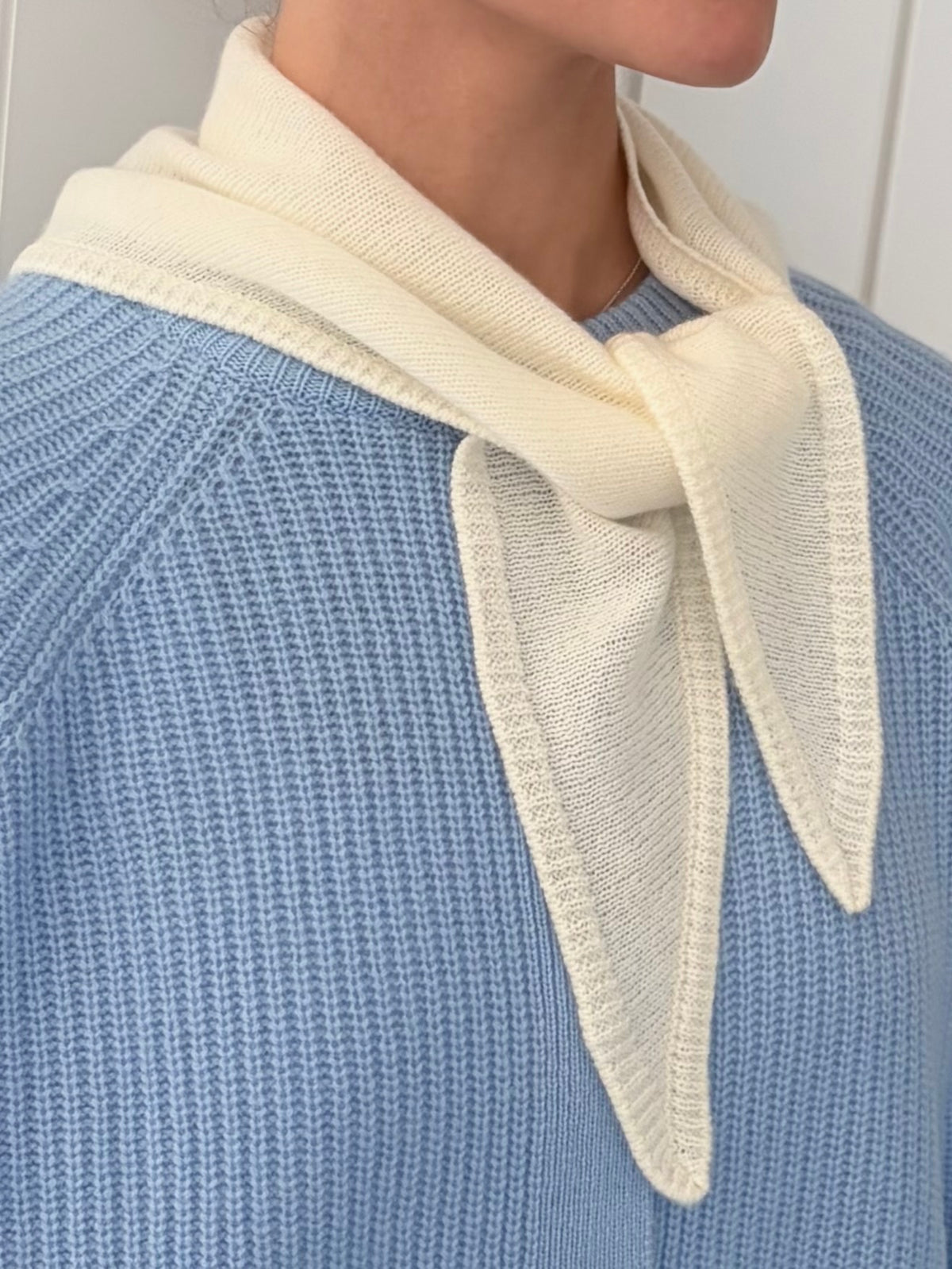 TRIANGLE NECKTIE